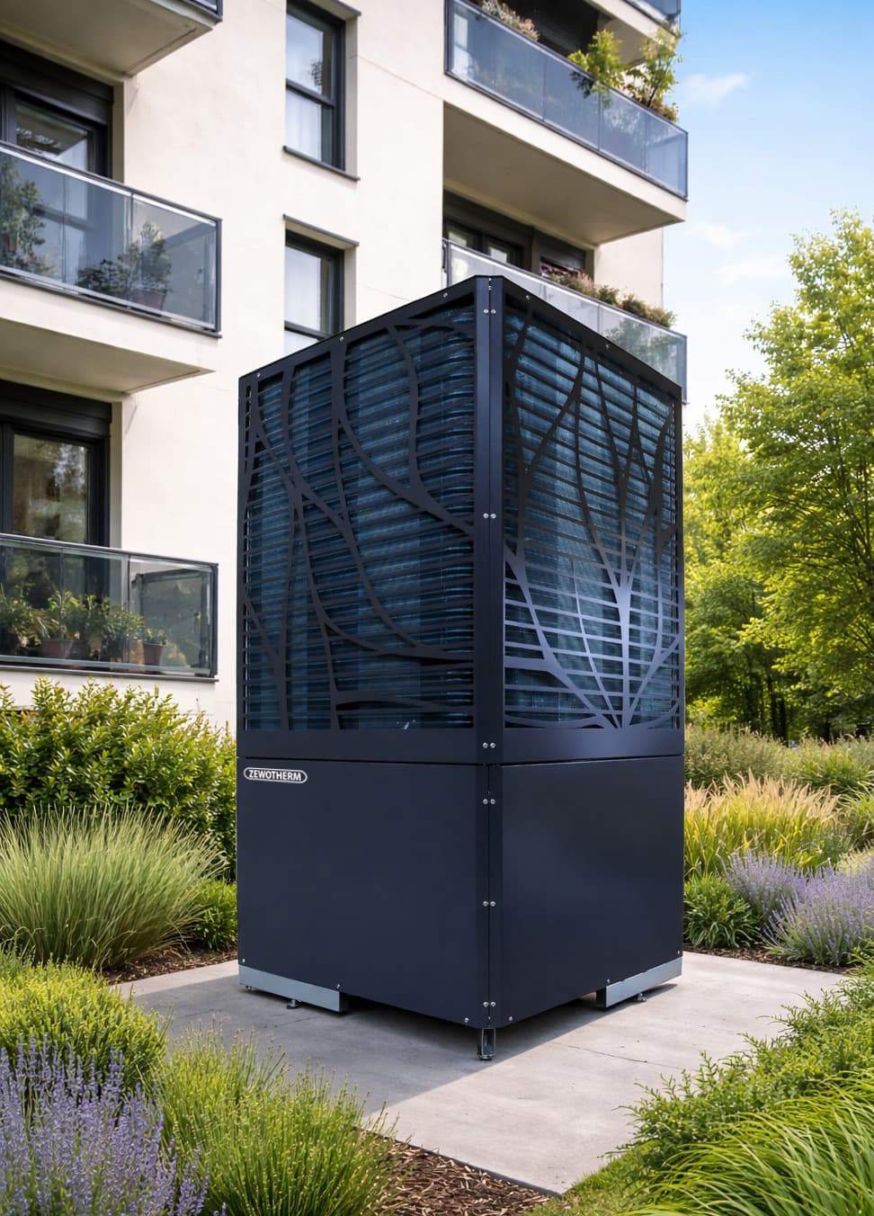 ZEWOTHERM Wärmepumpe LAMBDA EU35L vor modernem Gebäude – installiert von HeizCenter